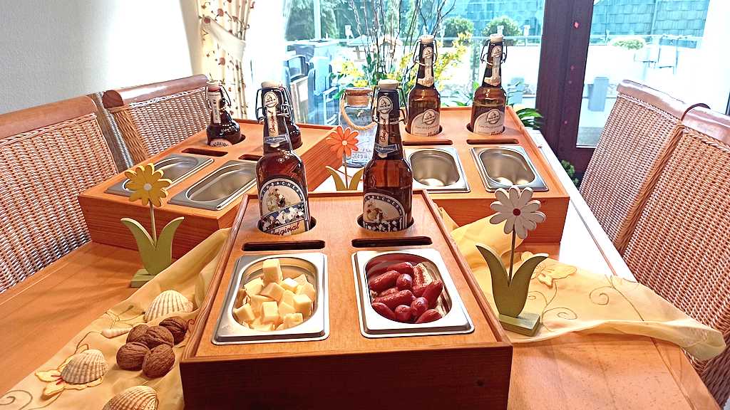 Das macht doch gute Laune, oder? Natürlich auch bestens als Buffet für Knabbereien geeignet. (Foto: tom/dkf)